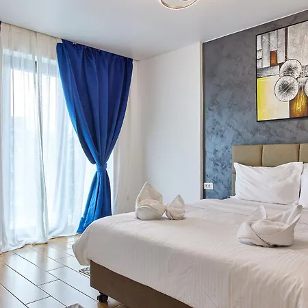 Signature Promenada Apartment